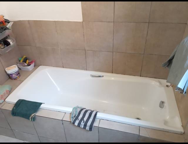 2 BEDROOM TOWNHOUSE FOR SALE IN ALBERTSDAL